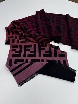 Теплый шарф FENDI